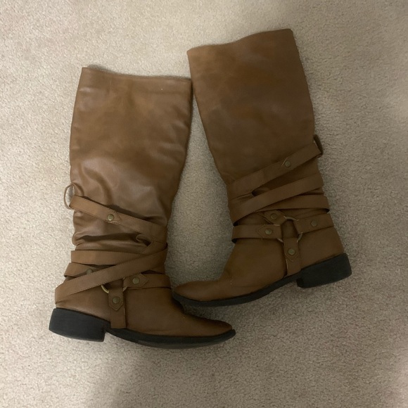 🤩Price Drop! Tan Boots, Great Condition - Picture 2 of 2